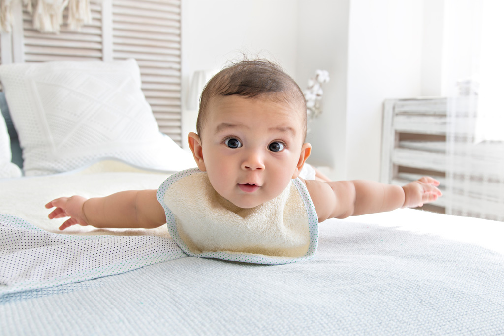 Help your baby to crawl naturally